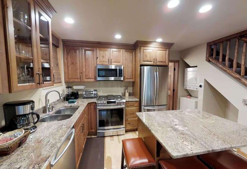 Отель Tamarack Townhomes Coraltree Residence Collection