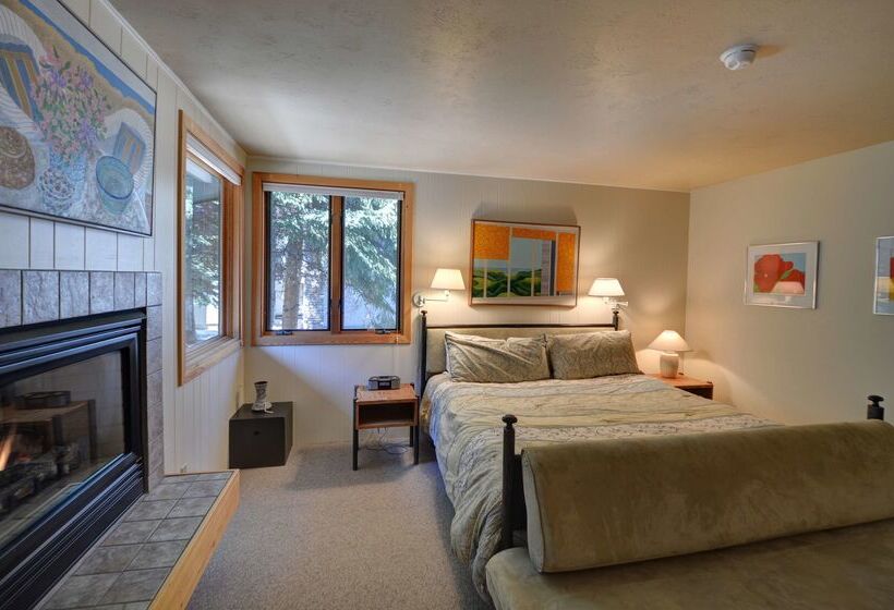 Отель Tamarack Townhomes Coraltree Residence Collection