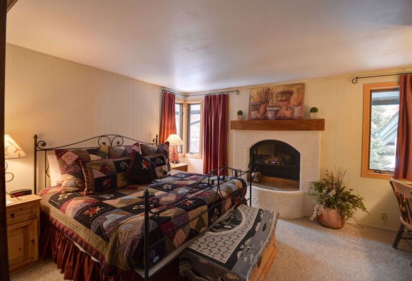 Отель Tamarack Townhomes Coraltree Residence Collection