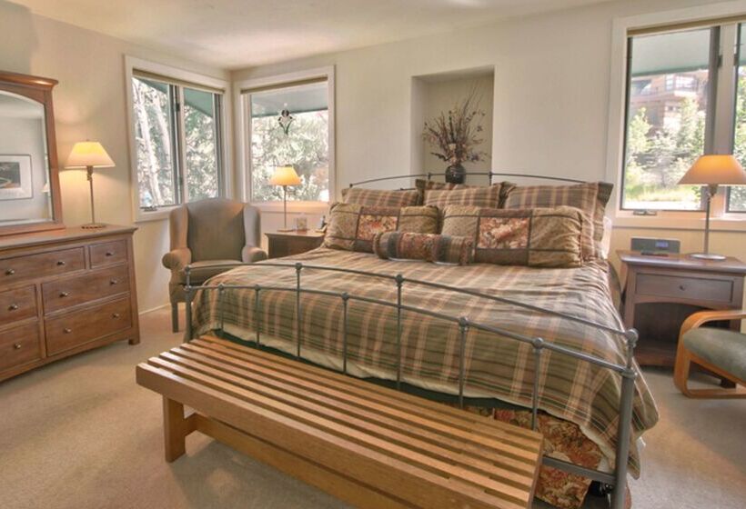 Отель Tamarack Townhomes Coraltree Residence Collection