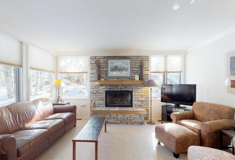 Отель Tamarack Townhomes Coraltree Residence Collection