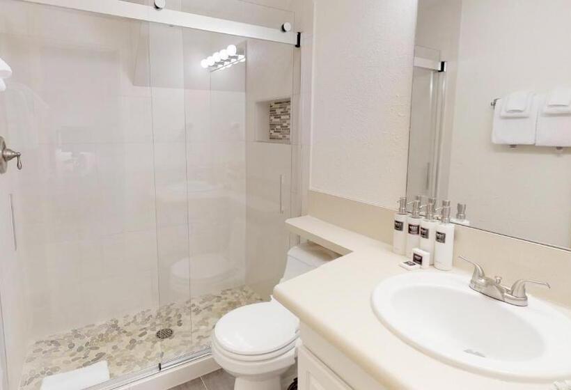 Отель Tamarack Townhomes Coraltree Residence Collection