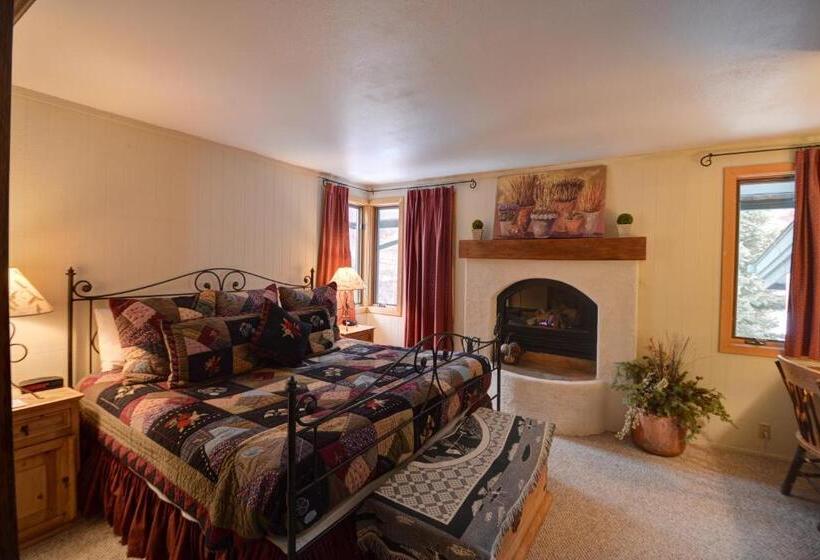 Отель Tamarack Townhomes Coraltree Residence Collection