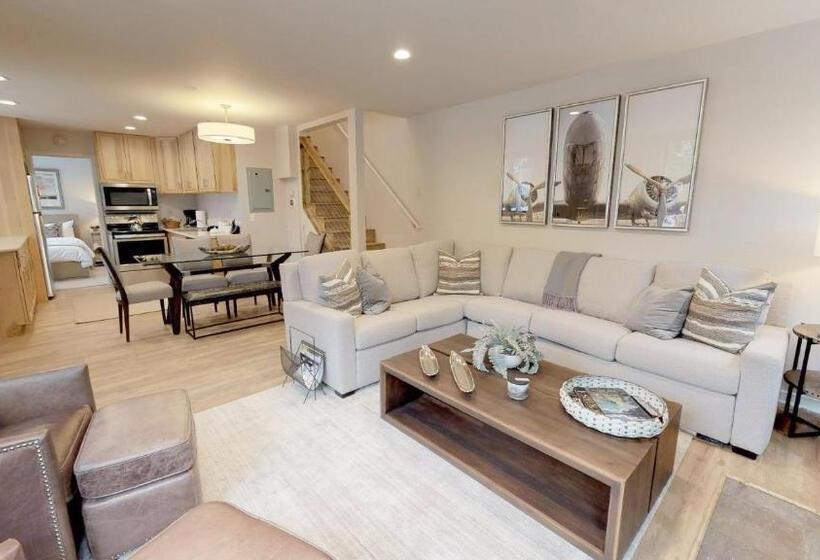 Отель Tamarack Townhomes Coraltree Residence Collection