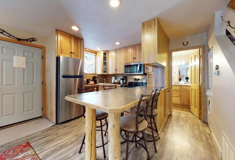 Отель Tamarack Townhomes Coraltree Residence Collection