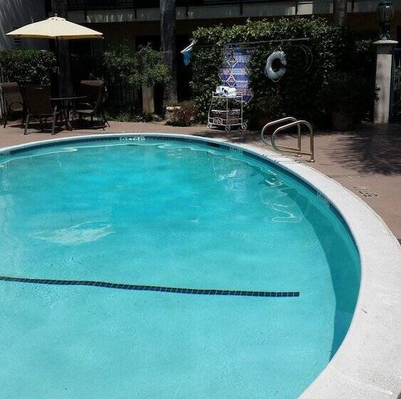 Отель Tarzana Inn