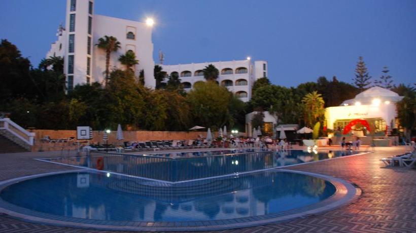 هتل Hôtel Le Tivoli