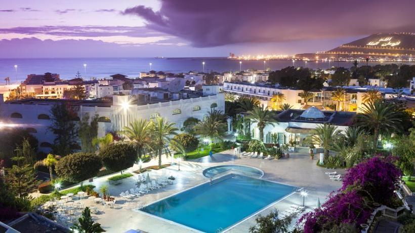 هتل Hôtel Le Tivoli