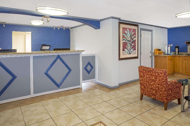 בית מלון כפרי Travelodge Fort Myers North