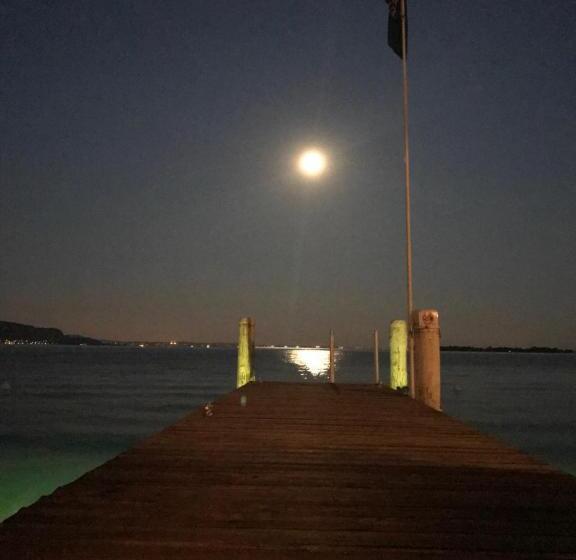 ホテル Villa Fiordaliso