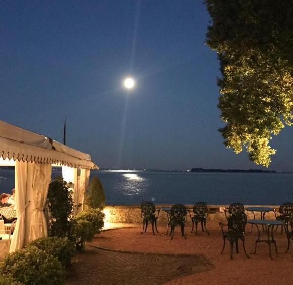 ホテル Villa Fiordaliso