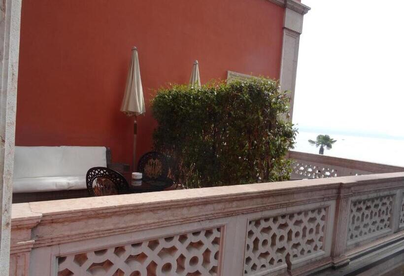 ホテル Villa Fiordaliso