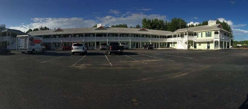 فندق Woodstream Inn