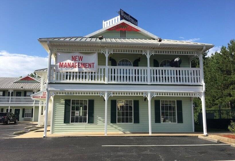 فندق Woodstream Inn