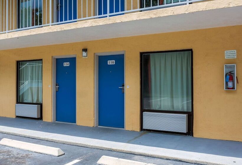 Motel 6 Macclenny, Fl