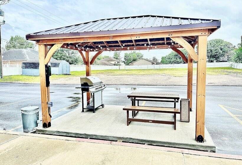 فندق على الطريق Express Inn Parsons