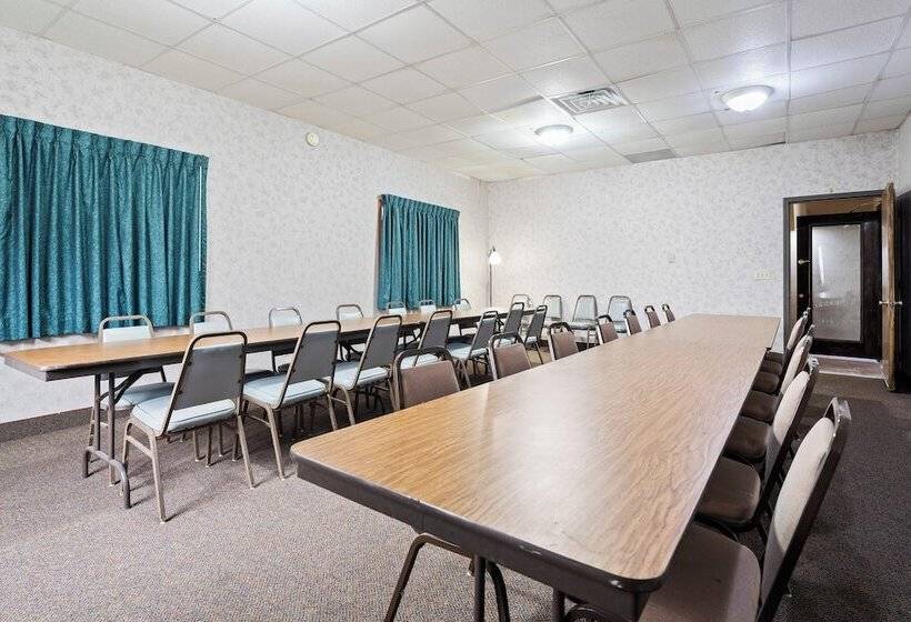 فندق على الطريق Express Inn Parsons