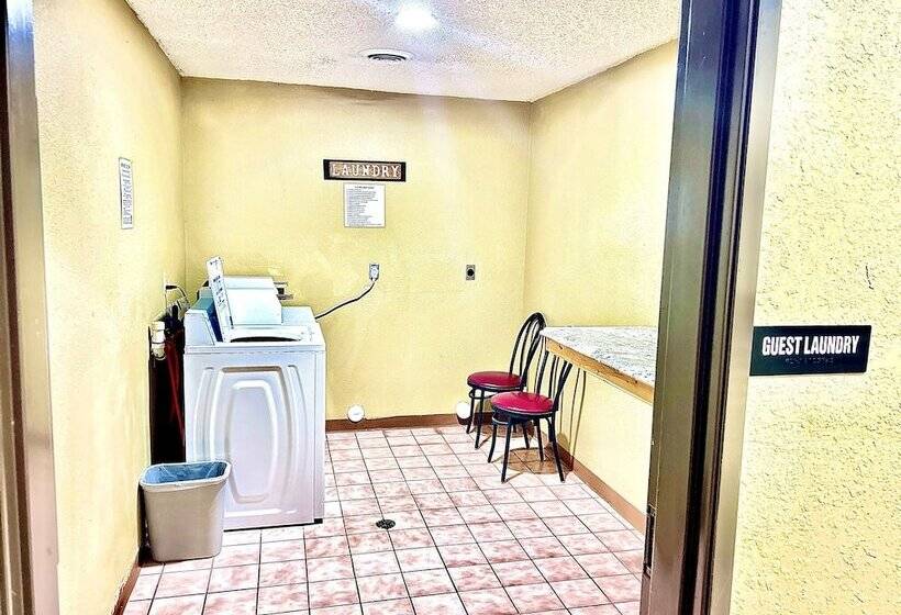 فندق على الطريق Express Inn Parsons