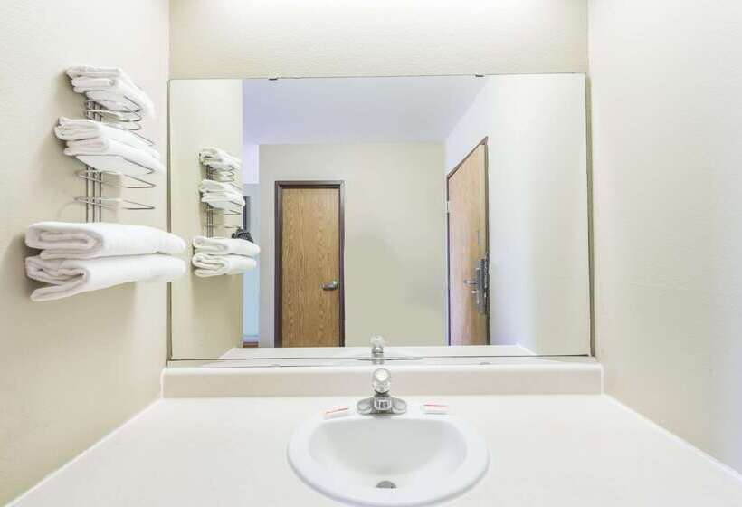 모텔 Super 8 By Wyndham Independence Ks