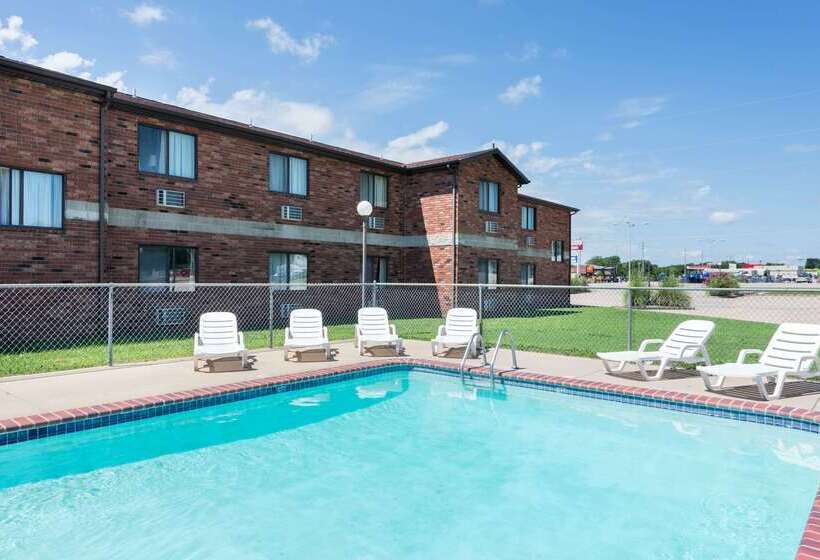 모텔 Super 8 By Wyndham Independence Ks