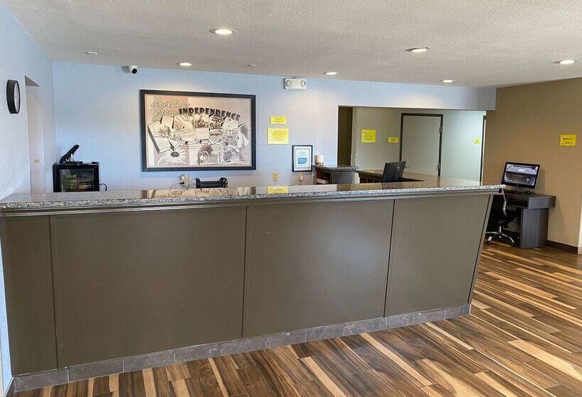 모텔 Super 8 By Wyndham Independence Ks