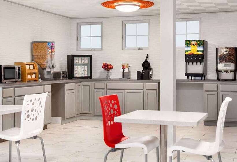 فندق على الطريق Super 8 By Wyndham Lenexa Overland Park Area/mall Area