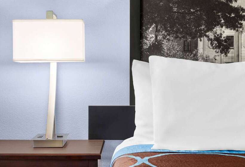 فندق على الطريق Super 8 By Wyndham Lenexa Overland Park Area/mall Area