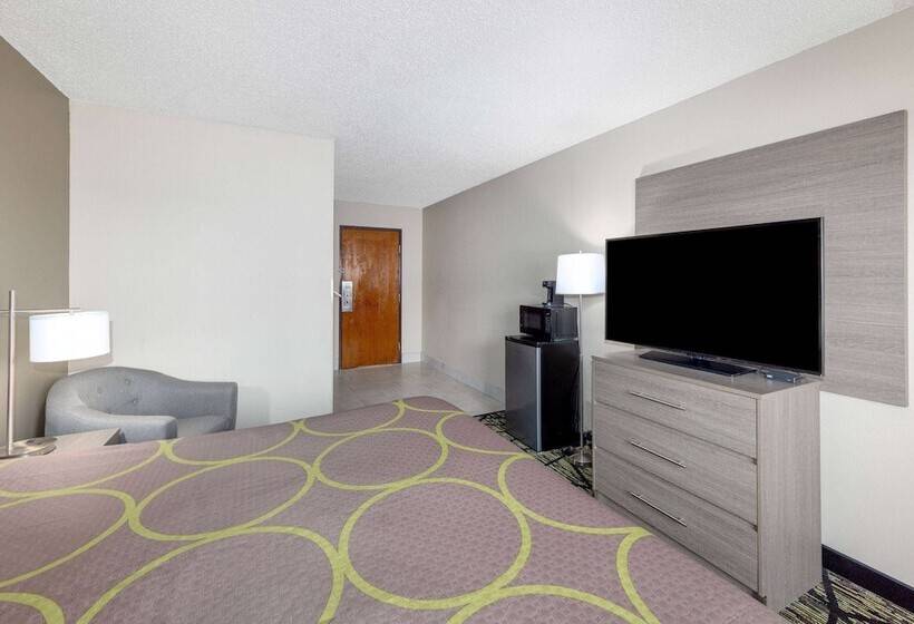 فندق على الطريق Super 8 By Wyndham Pratt