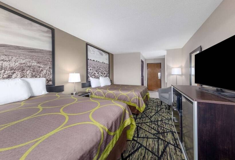 فندق على الطريق Super 8 By Wyndham Pratt