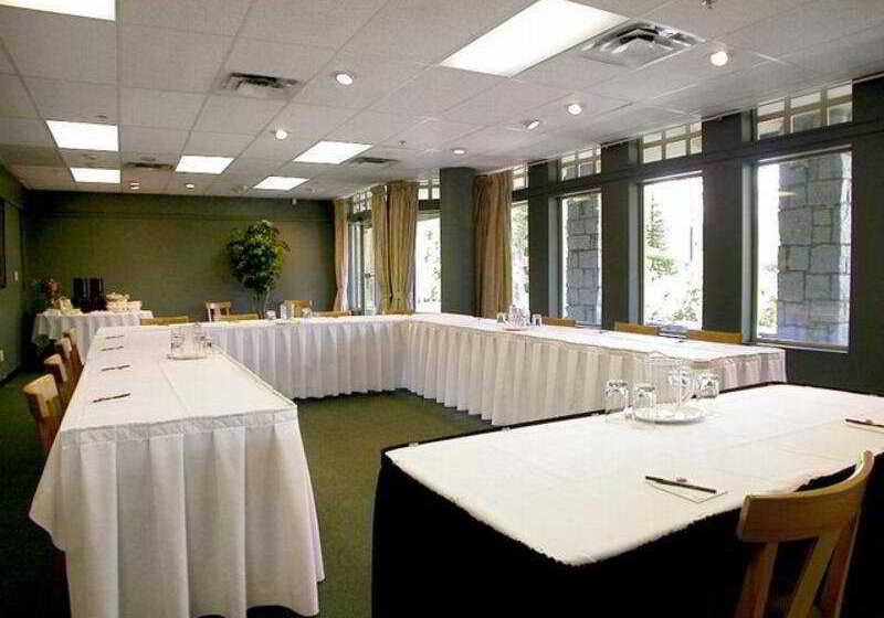 Pinnacle Hotel Whistler