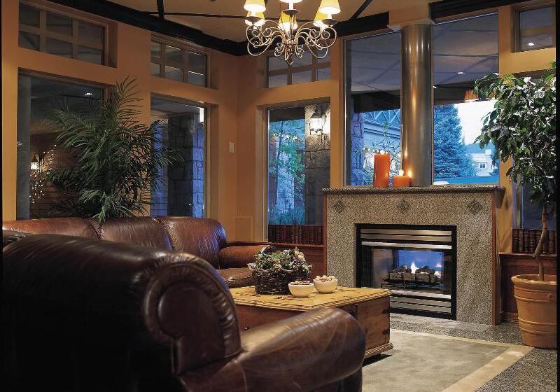 Pinnacle Hotel Whistler