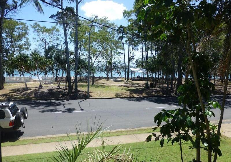 אתר נופש The Beach Motel Hervey Bay