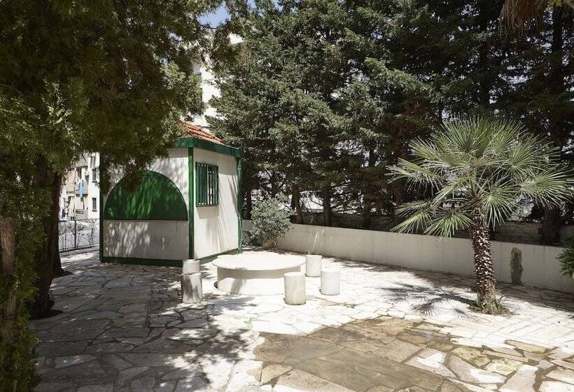 Zoukotel