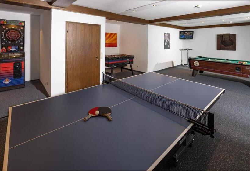 Alm  & Wellnesshotel Alpenhof