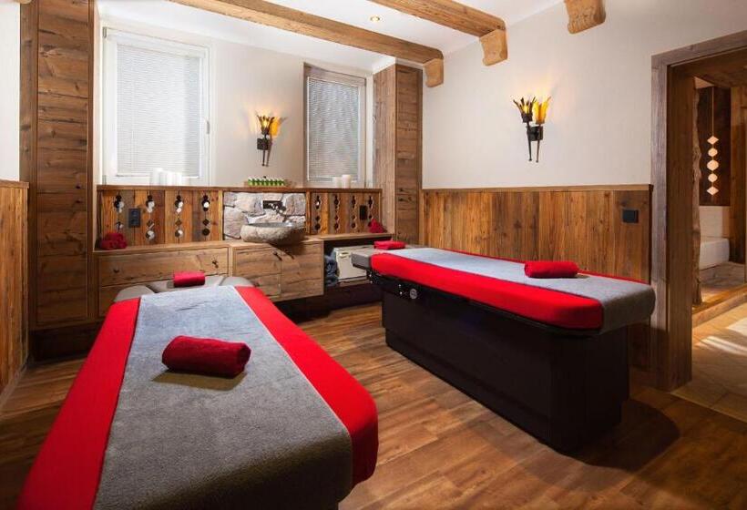 Alm  & Wellnesshotel Alpenhof