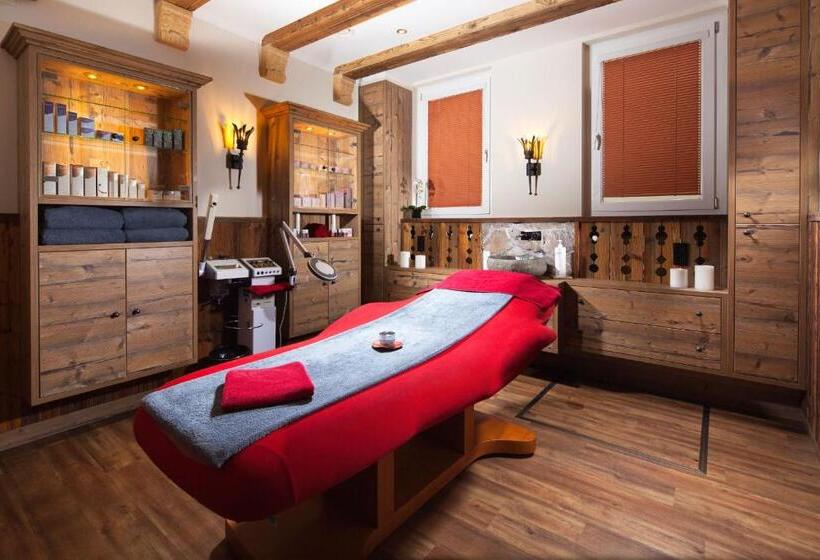 Alm  & Wellnesshotel Alpenhof