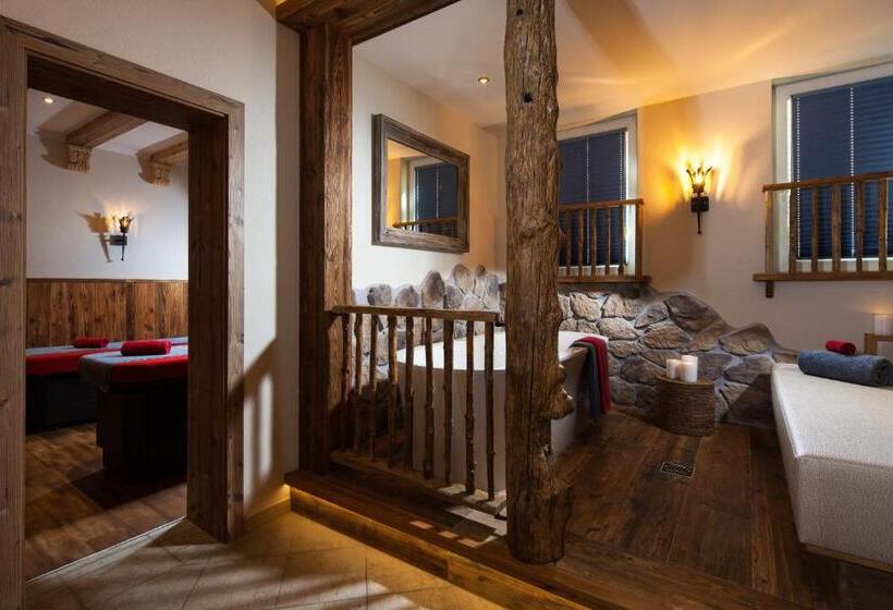 Alm  & Wellnesshotel Alpenhof