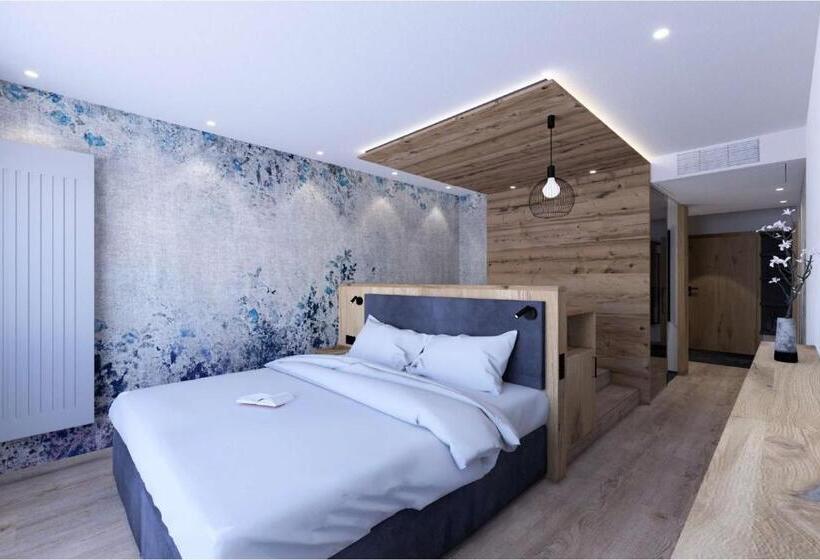 Alm  & Wellnesshotel Alpenhof