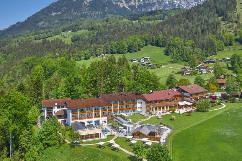 Alm  & Wellnesshotel Alpenhof