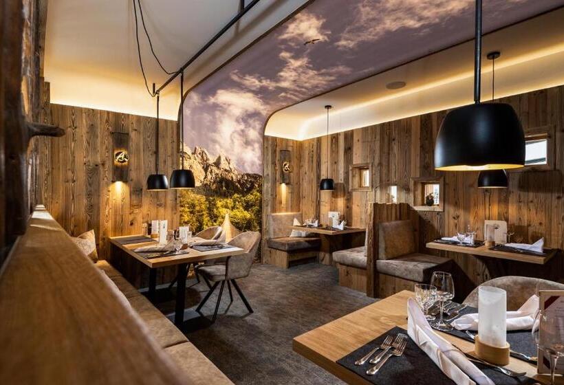 Alm  & Wellnesshotel Alpenhof