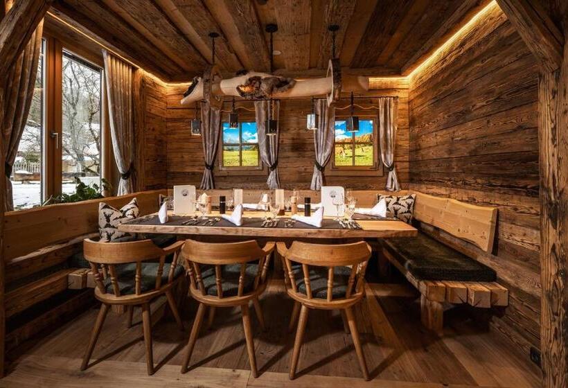 Alm  & Wellnesshotel Alpenhof