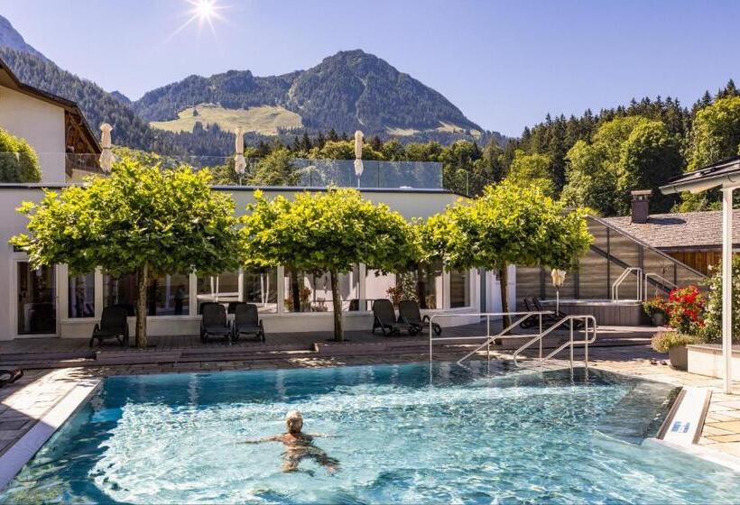 Alm  & Wellnesshotel Alpenhof