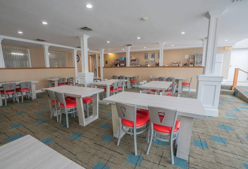 ホテル Ambassador Inn And Suites