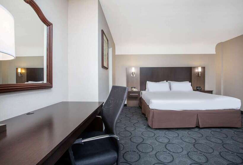فندق Baymont By Wyndham San Diego Downtown