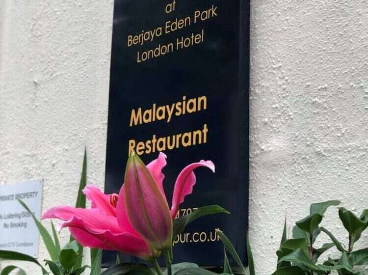 Отель Berjaya Eden Park London