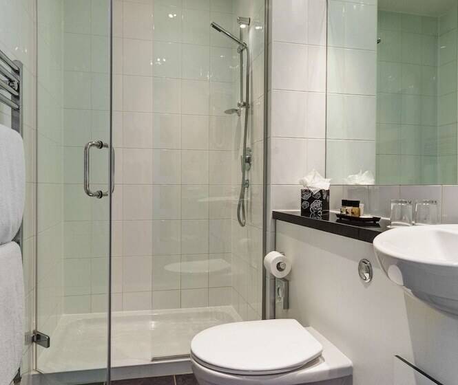 Отель Berjaya Eden Park London