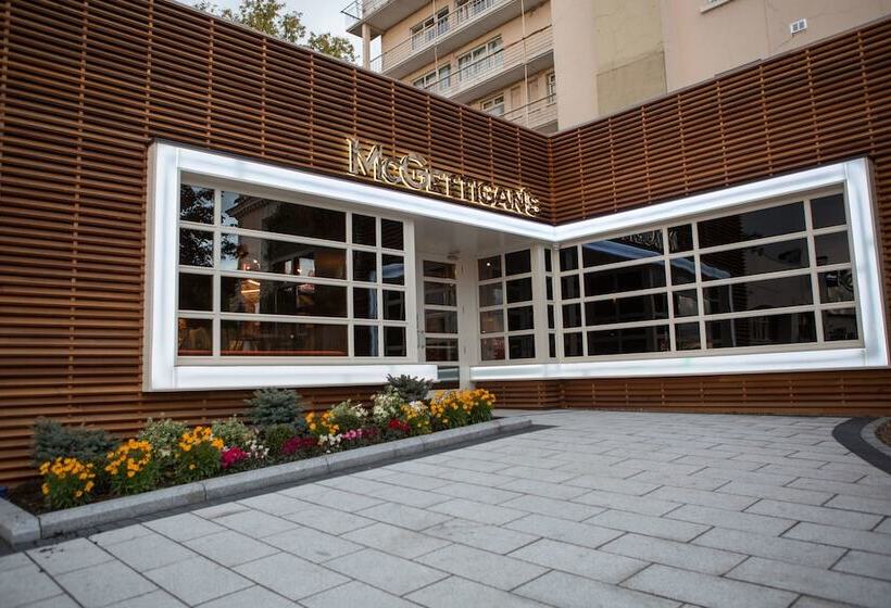 Bonnington Hotel & Leisure Centre