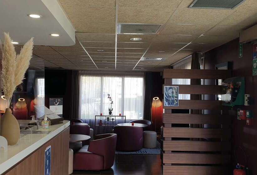 ホテル Campanile Besançon Nord Ecole Valentin