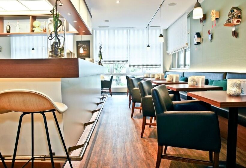 호텔 Courtyard By Marriott Dresden