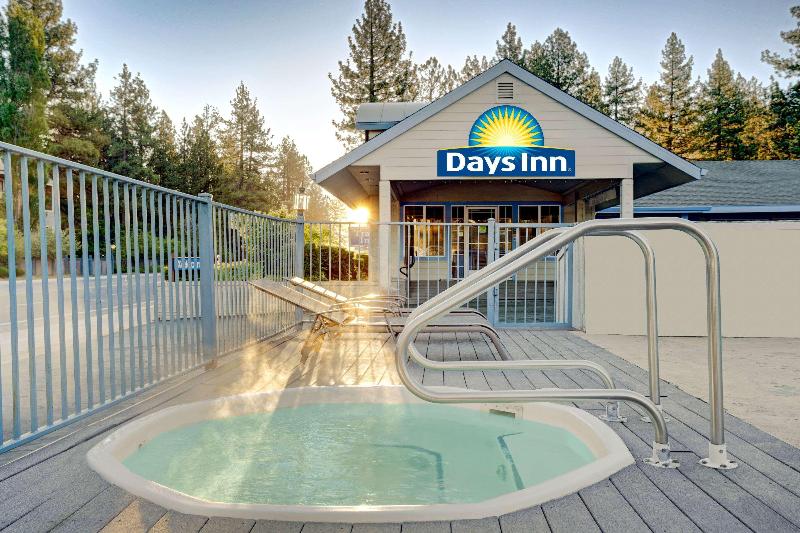 בית מלון כפרי Days Inn By Wyndham South Lake Tahoe
